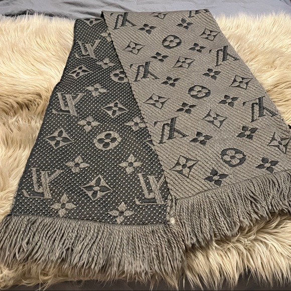 Louis Vuitton Dual-Tone Monogram Scarf - Picture 1 of 4